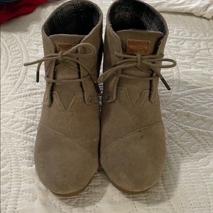 TOMS wedges size 9